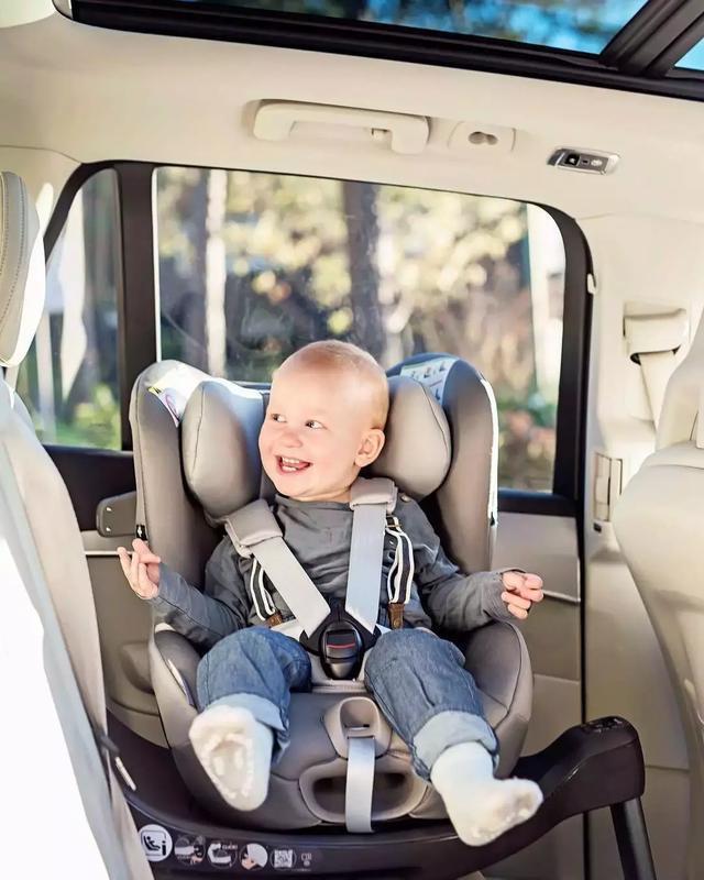 用儿童汽车安全座椅保障孩子出行安全
